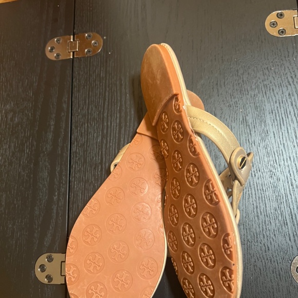 Tory Burch Miller Thong Sandals Gold Metallic Leather Size-6.5 EUC - Picture 8 of 11
